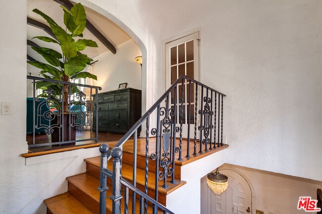 Photo - 139 Rexford Dr