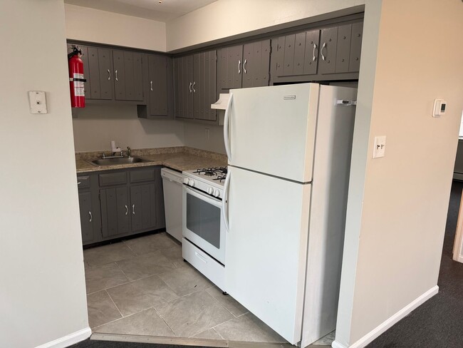 Building Photo - THOMAS_3032 Unit 1FL