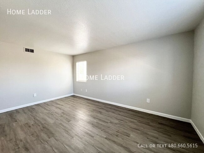Building Photo - 4959 S Park Ave Unit 104