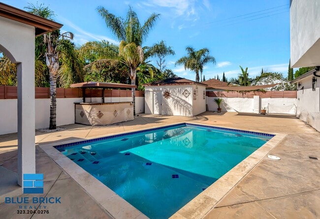 Photo - 5843 Vanalden Ave