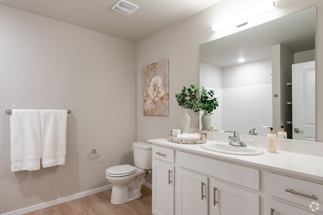 3BD, 2BA - 1,210SF - Wyndstone Apartments