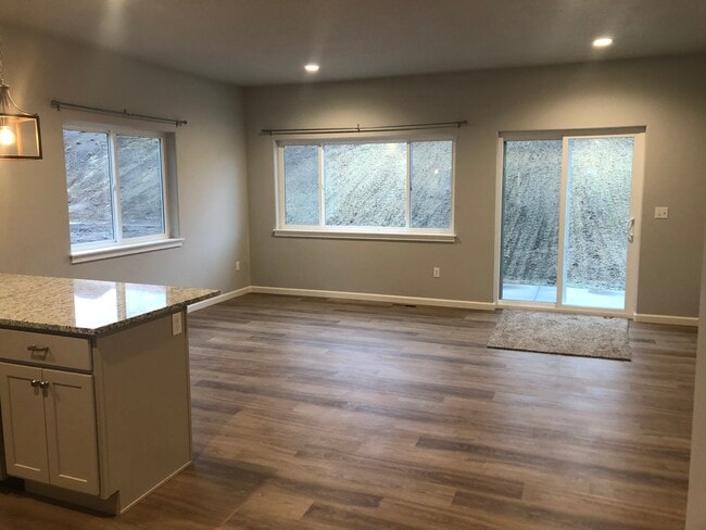 Photo - 1360 SW Center St