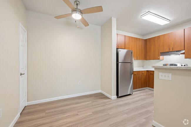 1BR, 1BA - 720SF - Dining Room