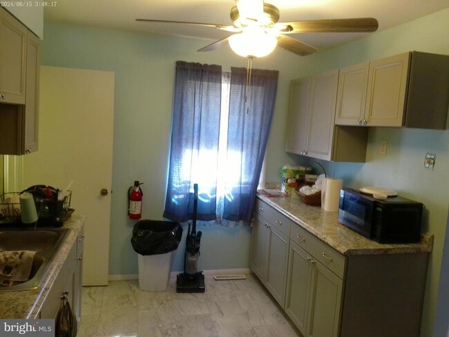 Photo - 453 Bayberry St