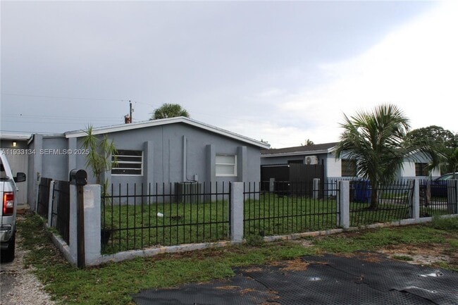 Photo - 6651 Custer St