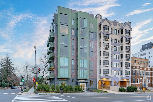 3219 Avenida Wisconsin - 3219 Wisconsin Ave