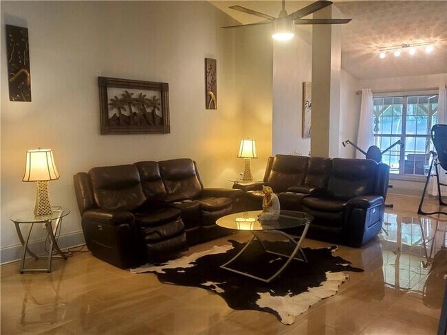 Photo - House - 4.5 beds 2 baths.