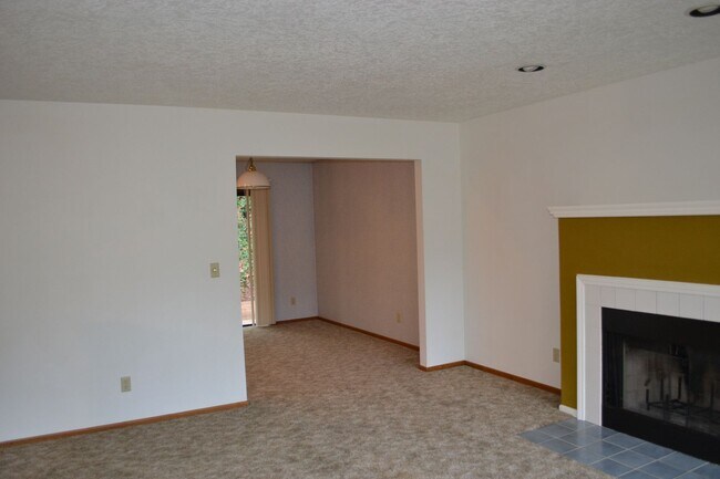 Photo - BEAUTIFUL 3 BEDROOM 3 BATH HOUSE LOCATED IN SOUTH SALEM