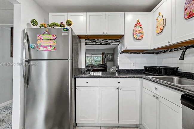 Photo - 1040 Country Club Dr Unidad 306