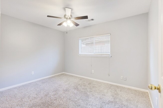 Building Photo - 2922 Abbey Field Dr