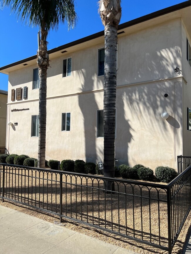 Photo - 1117 Cochran S Ave Unidad 1