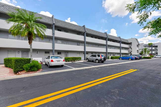 Building Photo - 7847 Golf Cir Dr Unit 202 Rental