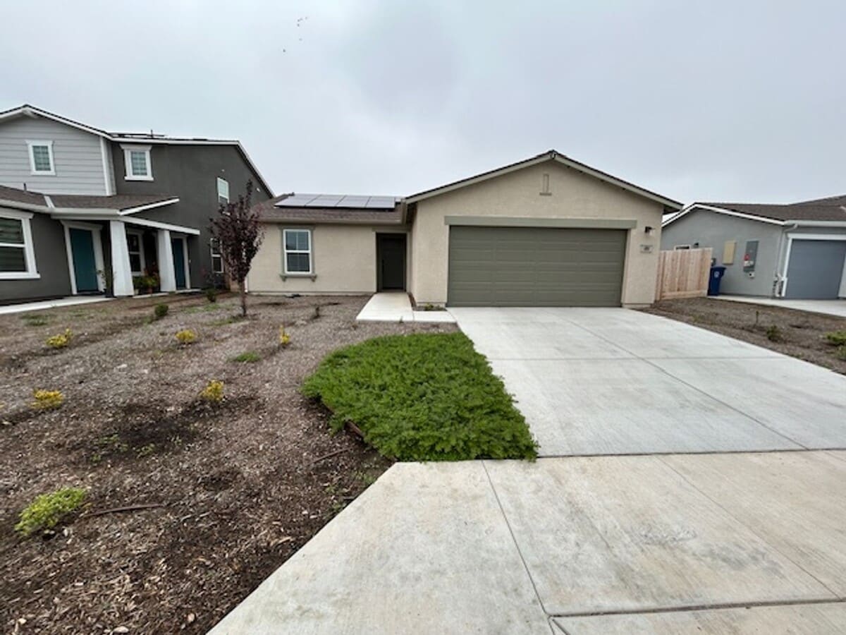 Photo - 490 Cromley St