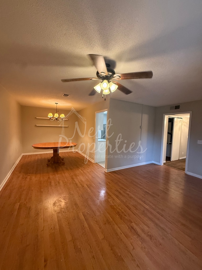 Photo - 317 Cambout St