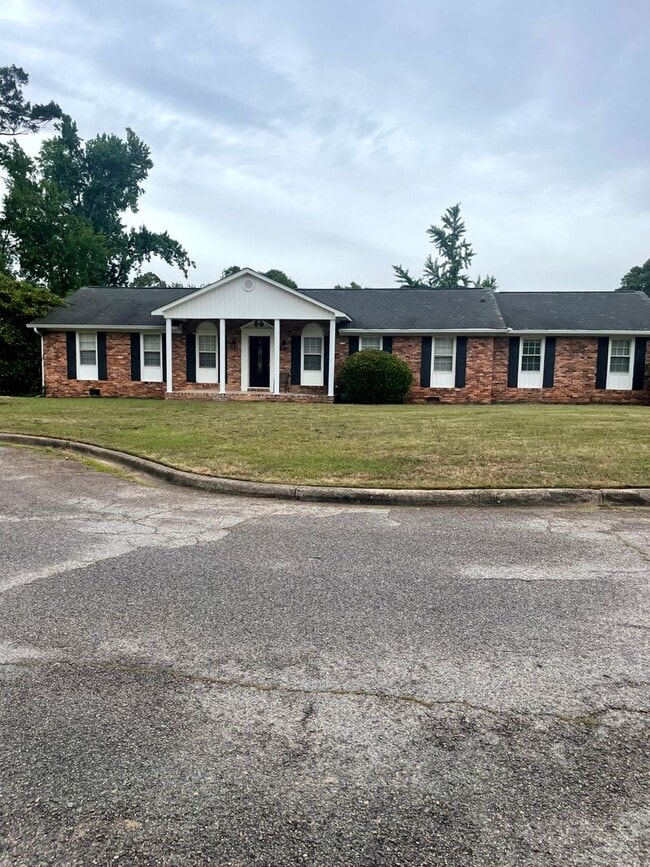 Building Photo - Charming Ranch Home National Hills and close to Hospitals and Colleges