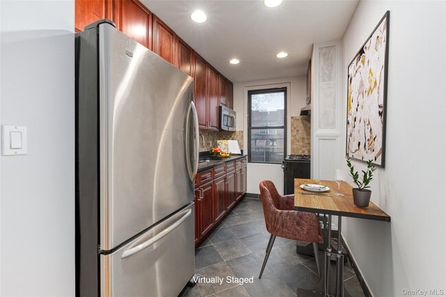 Building Photo - 21-68-68 35th St Unit 2E