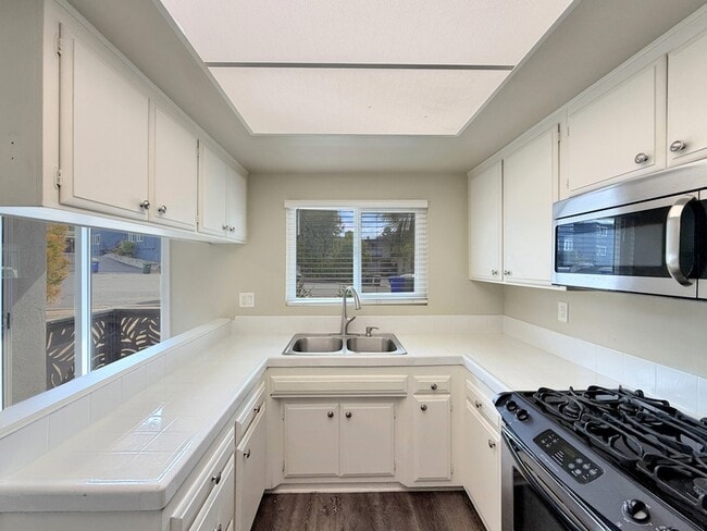 Photo - 825 Normark Terrace