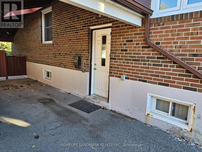 Photo - 147 Fitzgibbon Ave