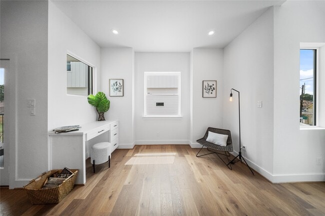 Photo - 1122 Hogan St