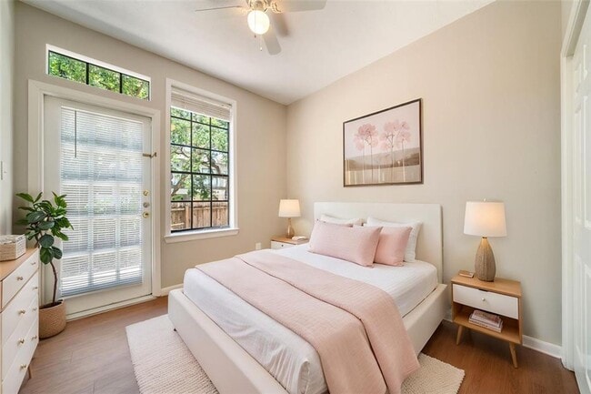 Photo - 2300 Leon St