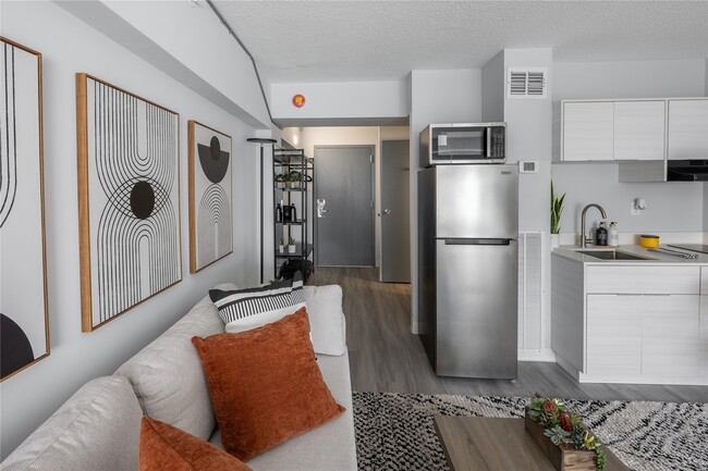 Photo - 16 W 10th St