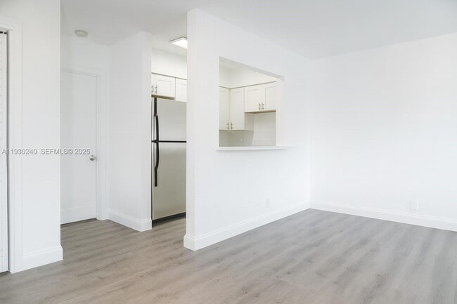 Photo - 749 SE 15th St Unit 8