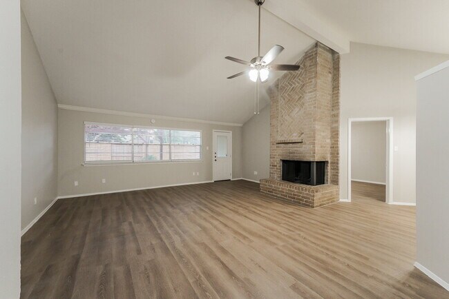 Photo - 2406 Heathergold Dr