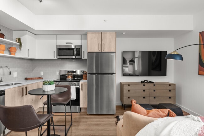 Studio - 451SF - Kitchen - OLD TOWN SQUARE