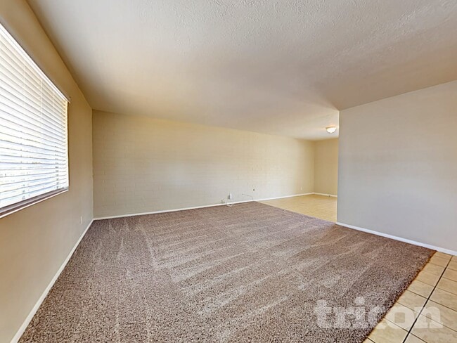 Photo - 5024 W Krall St