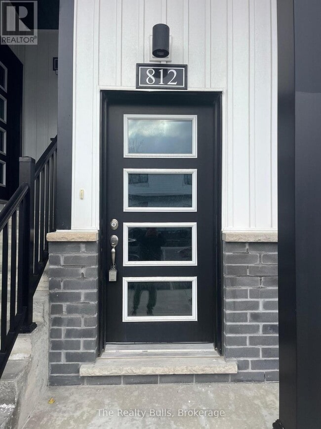 Photo - 812 - 4263 FOURTH AVENUE