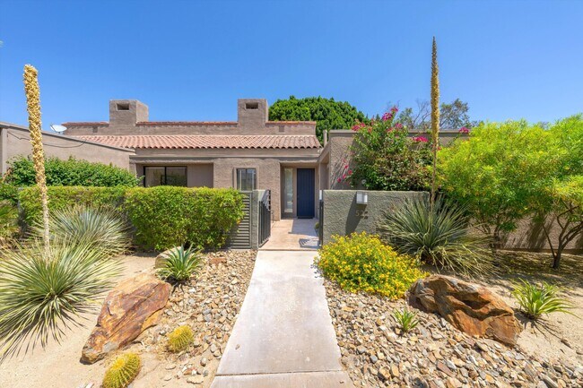 522 Desert W Dr