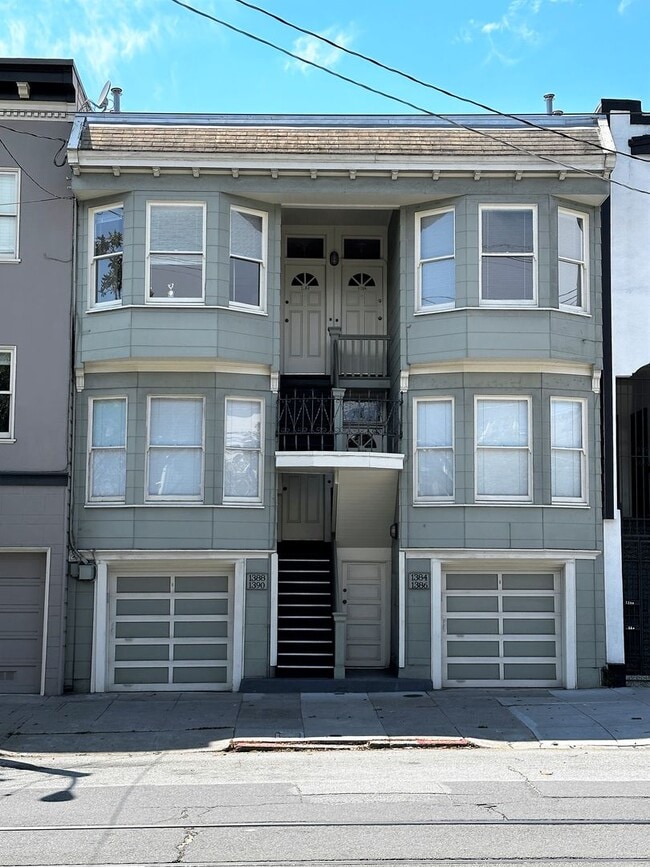 Top Floor 2 Bedroom Apartment for rent in Noe Valley! - Top Floor 2 Bedroom Apartment for rent in Noe Valley! Unit #1386