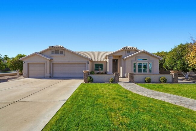 Building Photo - Spacious 4 Bedroom, 2 Bathroom Home on a Corner Lot with Pool in Mesa!