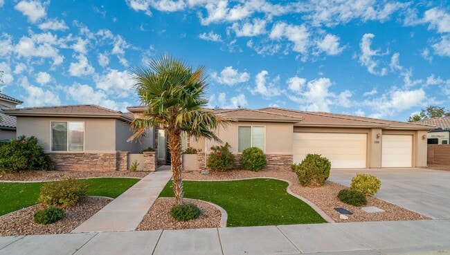 Building Photo - Washington Fields Home with Casita!