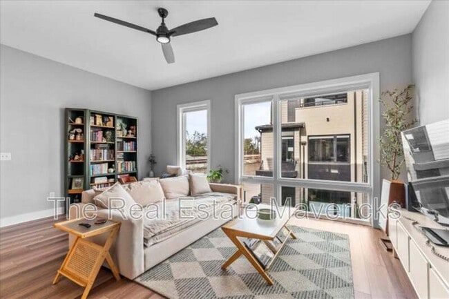 Photo - 821 Burnside Pl