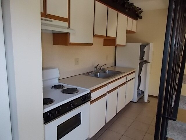 Working Kitchen first floor - 715 Mt Airy Rd Unit 5