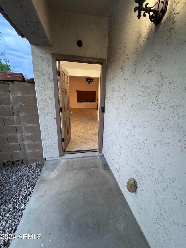 Photo - 2110 W Kathleen Rd