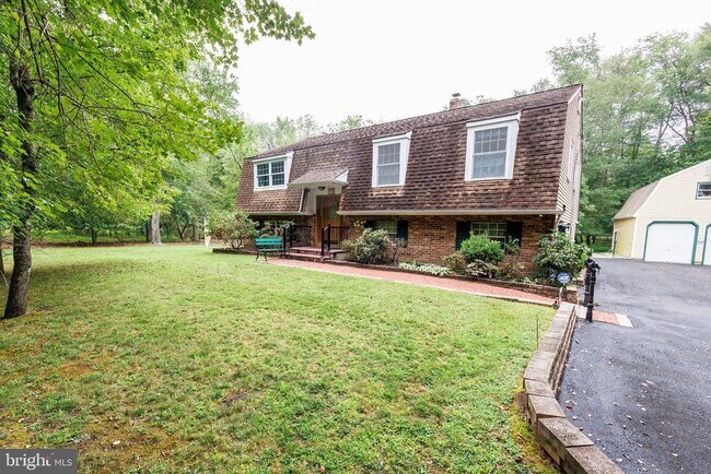 2294 Linden Ave