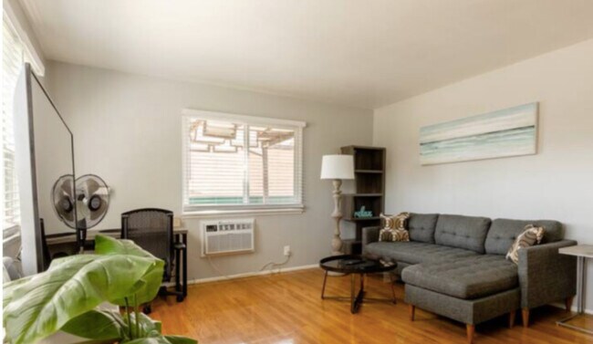 Work desk - 191 E Fillmore St