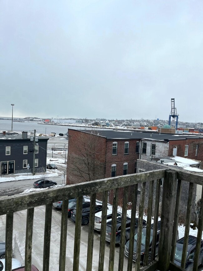 Building Photo - 183 Canterbury St Unit 4