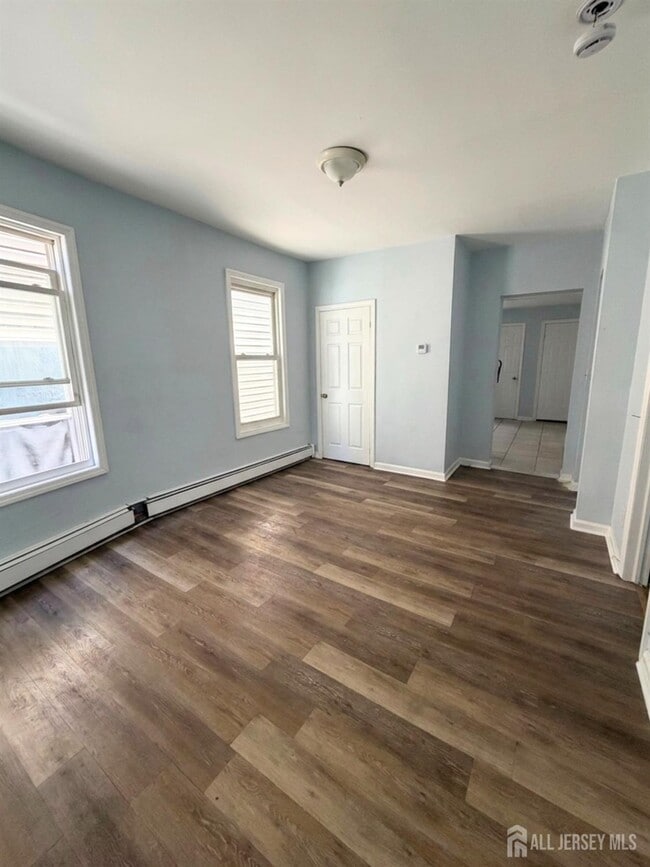 Photo - 1060 Bond St Unit 2