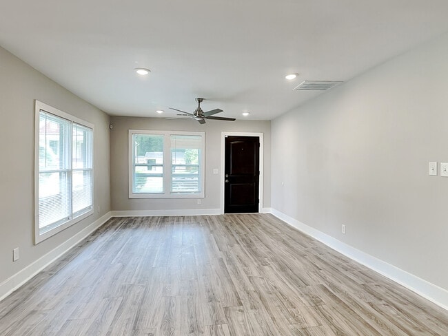 Photo - 878 N Grand Ave NW