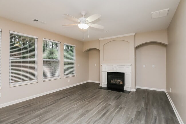 Photo - 600 Simonton Crest Dr SE