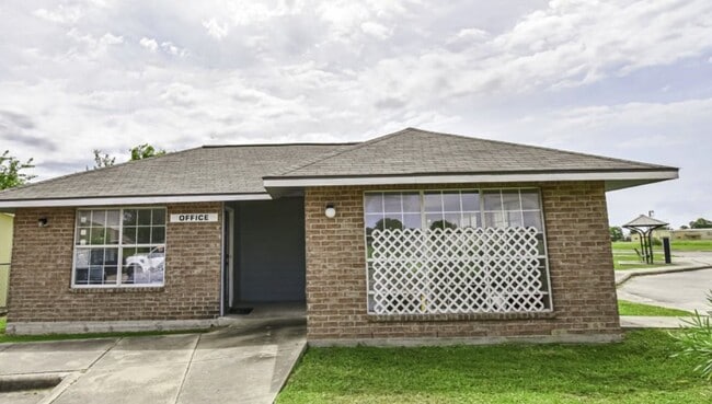 Photo - 100 Justin Wy Apartamento