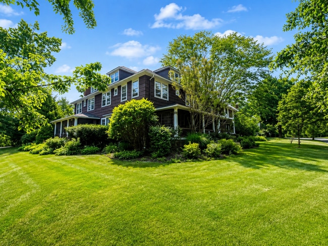 Photo - 2425 Demington Dr Unit 2425 Demington Drive