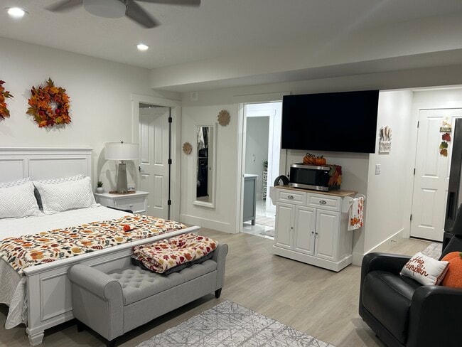 Kitchen cart and microwave included - 11452 S Marco Polo Ln