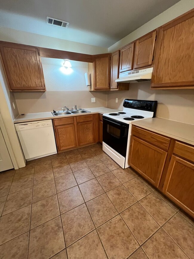 Photo - 3 Bed, 2 Bath, 1058 SQ FT, 1 Car Garage