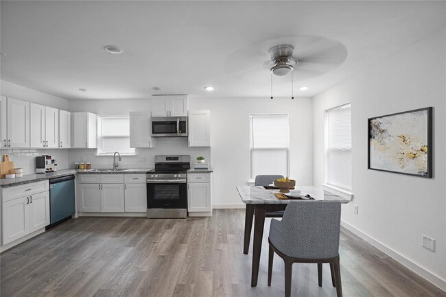 Photo - 9313 Hillis St