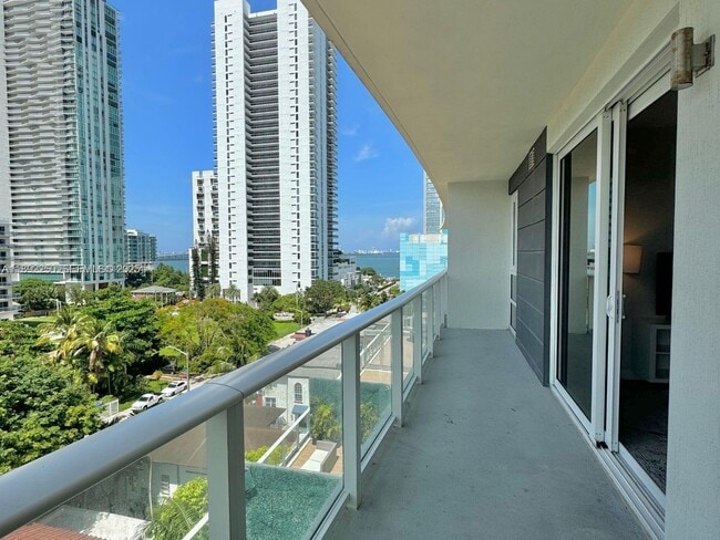 Photo - 321 NE 26th St Unidad 703