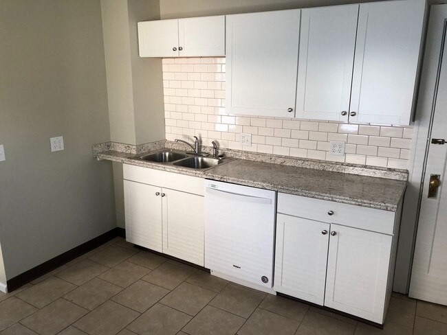 Photo - 1025 Weng Ave